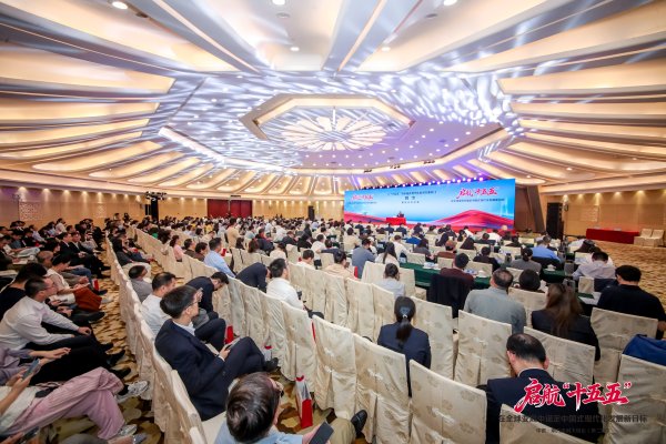 配资选股 著名经济学家魏杰解码“十五五”动力重构：调整出口、有效投资、启动消费